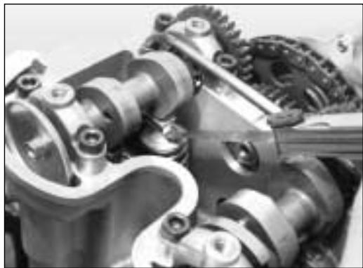 HUSQVARNA SM 400-450 R - REGLAGE DU JEU DES SOUPAPES - 2
