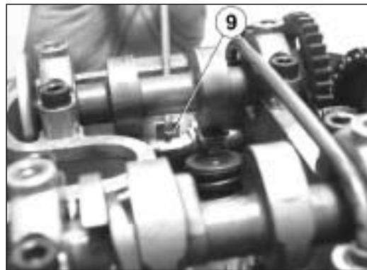 HUSQVARNA SM 400-450 R - REGLAGE DU JEU DES SOUPAPES - 3
