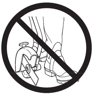 HUSQVARNA ACCESSOIRE TRANCHE-BORDURE - Consignes de sécurité pendant le travail - 4