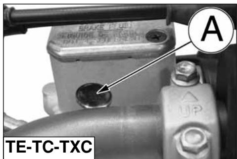HUSQVARNA HVA TE TC SMR 310 2010 - To replace the fluid, proceed as follows: - 9