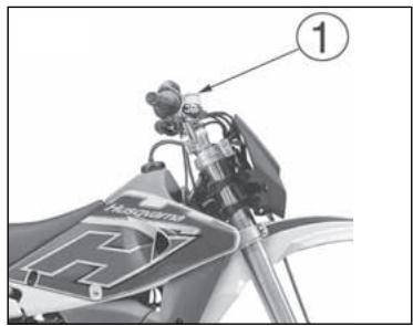 HUSQVARNA HVA WR 250 2006 - To replace the fluid, proceed as follows: - 4