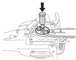 HUSQVARNA 550 XP - Graissage du roulement à aiguilles - 3