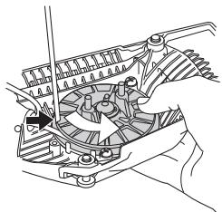 HUSQVARNA 550 XP - Remplacement d'une corde de lanceur rompue ou usée - 5