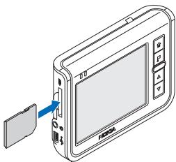NOKIA 330 AUTO NAVIGATION - ■ Insérer la carte mémoire - 1