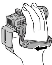 JVC GR-D270 - Ajustement de la poignée - 1