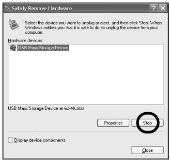 JVC GZ-MG77 - Entfernen des USB-Kabels - 2