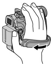 JVC GR-D320E - Ajustement de la poignée - 1