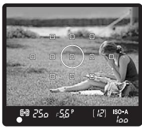 OLYMPUS E-3 - Tout en appuyant sur le déclencheur à mi-course, déplacez la cible AF vers la composition souhaitée et appuyez complètement sur le déclencheur. - 1