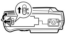 OLYMPUS C-200 ZOOM - Faire glisser le verrou du compartment des piles de vers ⑤ . Faire glisser le couvercle du compartment des piles vers le cote puis l'ouvr en le faisant pivoter vers le haut. - 1