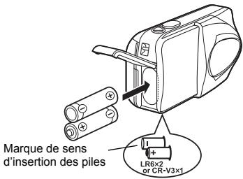 OLYMPUS C-460 ZOOM - Introduisez les piles, en prenant garde de les placer dans le bon sens, comme l'indique l'illustration. - 1