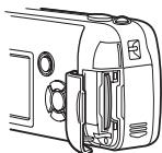 OLYMPUS C-460 ZOOM - Fermez bien le couvercle du logement de carte. - 2