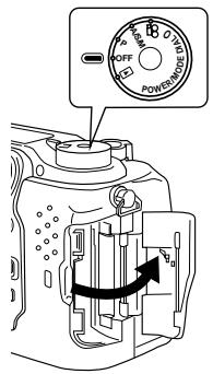 OLYMPUS C3040 ZOOM - INSERTING AND REMOVING SMARTMEDIA CARDS - 1