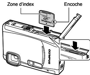 OLYMPUS Μ TOUGH-6000 - Insérer la batterie et la carte xD-Picture Card™ (vendue séparément) dans l'appareil photo - 3