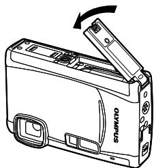 OLYMPUS Μ TOUGH-6000 - Insérer la batterie et la carte xD-Picture Card™ (vendue séparément) dans l'appareil photo - 4