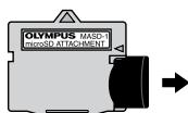 OLYMPUS Μ TOUGH-6000 - Insérez le Connecteur microSD dans l'appareil photo. - 2