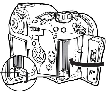 OLYMPUS CAMEDIA E-1 - Schließen Sie den Kartenfachdeckel. - 1