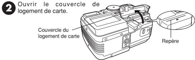 OLYMPUS D-40ZOOM - Introduction/éjection de la carte - 1