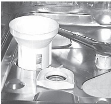 INDESIT IDL 506 - Loading the Salt into the Softener - 1