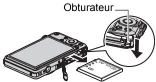 CASIO EX-S10 - Ouvrez le couvercle de batterie et retirez la batterie actuelle. - 1