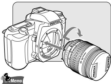 PENTAX MZ-6 - Alignez les repères rouges situés sur l'objectif et sur l'appareil, montez l'objet sur le boîtier et tournez-le à fond dans le sens des aiguilles d'une montre jusqu'à ce que vous entendiez un déclic. - 1