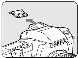 PENTAX MZ6 - Installation de l'unité de flash - 2
