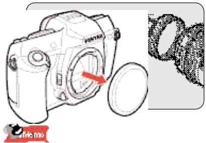 PENTAX MZS - Retirez le bouchon de protection de la monture du boîtier. - 1