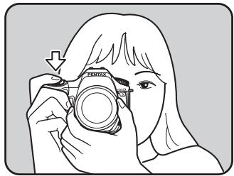 PENTAX ISTDS2 - Placez le sujet dans la mire AF et appuyez sur le déclencheur à mi-course (). - 1