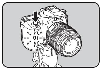 PENTAX K100D - Appuyez sur le déclencheur à fond. - 1