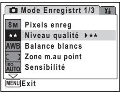 Mode Enregistrt 1/3 8 M Pixels enreg ★★ Niveau qualité ▶** AWB Balance blancs Zone m.au point AUTO Sensibilité MENU Exit