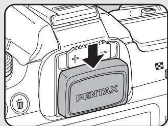 PENTAX K-7 - Dirigez la télécommande vers le récepteur de la télécommande situé à l'avant ou à l'arrière de l'appareil et pressez le déclencheur de la télécommande. - 5
