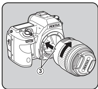PENTAX K7 - Alignez le repère de la monture de l'objectif (points rouges ③) sur le boîtier et l'objectif puis tournez l'objectif dans le sens horaire jusqu'à ce qu'il s'enclenche en position. - 1