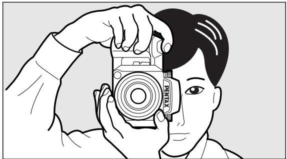 PENTAX 645N - PRISE EN MAIN DE L'APPAREIL - 2
