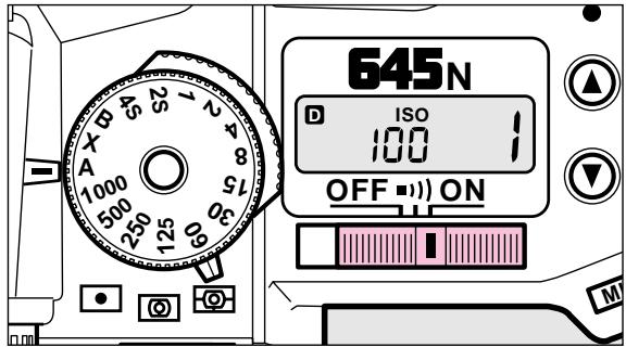PENTAX 645N - MISE SOUS TENSION DE L'APPAREIL - 1