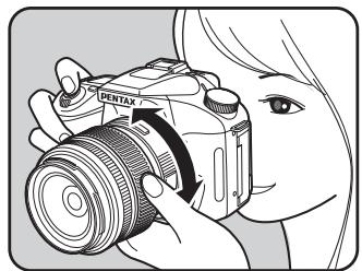 PENTAX K100D SUPER - Regardez le sujet dans le viseur. - 1