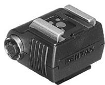 PENTAX K-5 - Adaptateur de flash dissocié F Adaptateur et cordons permettant d'utiliser le flash externe dissocié de l'appareil. - 1