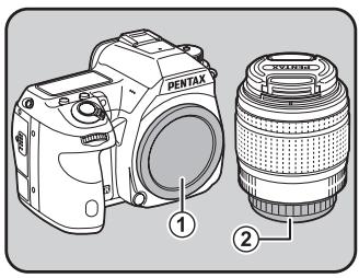 PENTAX K-5 II - Retirez les caches de la monture du boîtier (①) et de la monture de l'objectif (②). - 1