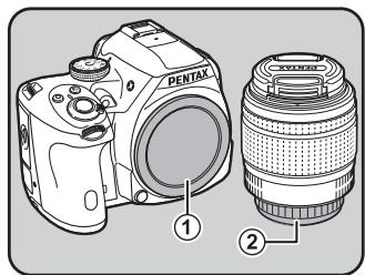 PENTAX K500 - Retirez le bouchon de boîtier (①) et le cache de la monture de l'objectif (②). - 1