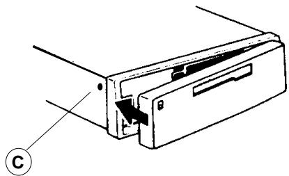 BLAUPUNKT RIMINI RCM 169 - Fixation de la façade - 1