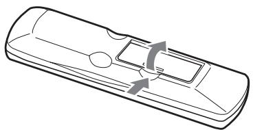 ONKYO DV-SP305 - Ouvrez le couvercle du compartment à piles.P305.

![](images/bdeda4b8d57517157575041d6d5bbbd91b394313be76e43ba3530c597c51ee35.jpg)  
Capeur de télécommande - 1