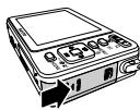 SANYO VPC-E890 - Insertion d'une carte mémoire SD/SDHC - 3