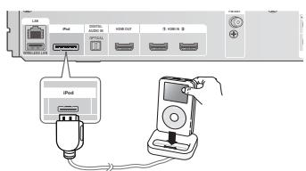 SAMSUNG HT-D5200 - Ligar um iPod/iPhone Utilizando a Base - 1