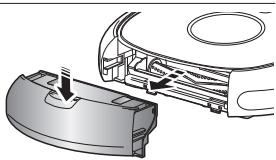 SAMSUNG VCR8874T3B - Per prima casa, svuotare la vaschetta di raccolta polvere prima di pulirla. - 3