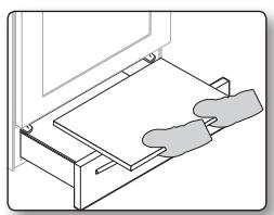 SAMSUNG NE599N1PBSR/AC - Insertion de la plaque de séparation dans son emplacement de rangement - 1