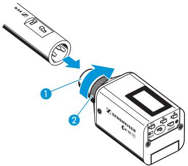 SENNHEISER SKP 100 G3 - Fixer l'émetteur « plug-on » sur le microphone - 1