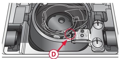 PFAFF SMARTER 260C ELECTRONIQUE - Nettoyage sous le compartment de canette - 3