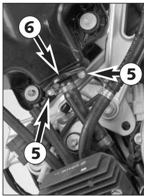 KTM 950 ADVENTURE - Vidange du moteur et changement du filtre à huile, nettoyage des crépines * - 5