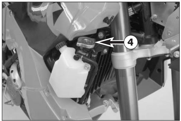 KTM 950 ADVENTURE - Remplacement d'une ampoule de clignotant - 3