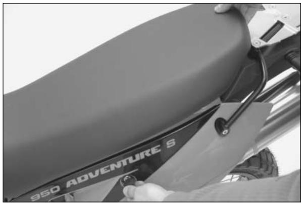 KTM 950 ADVENTURE - Travaux d'entretien partie-cycle et moteur - 1