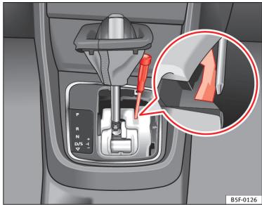 SEAT LEON 3 - Déverrouillage d'urgence du levier sélecteur - 1