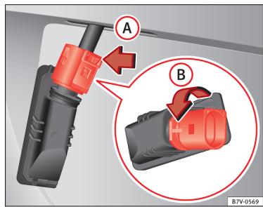 SEAT LEON 3 - Remplacement des ampoules de l'éclairage de la plaque d'immatriculation ^1) - 2